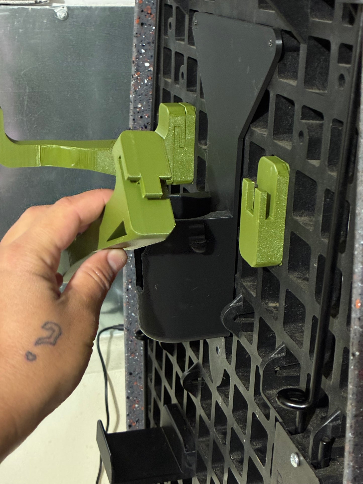 Ruffland Fan Hooks
